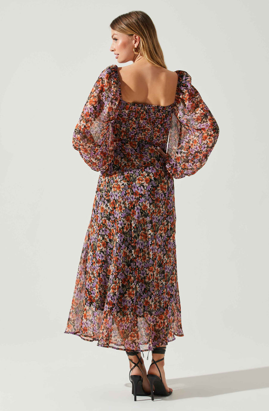 Sylvie – Midikleid mit Blumenmuster und Puffärmeln 